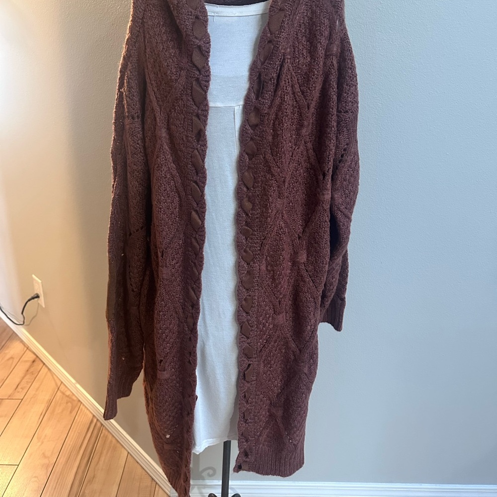 POL
Cozy Brown Cable Knit Sweater